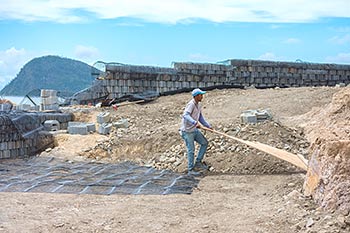 Ход строительства курорта Anichi Resort & Spa от 27 апреля 2018: работы по строительству подпорной стены