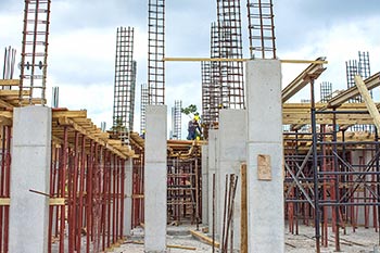 Ход строительства курорта Anichi Resort & Spa от 3 июля 2018: бетонные колонны