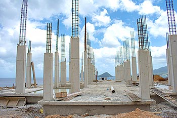 Ход строительства курорта Anichi Resort & Spa от 3 июля 2018: бетонные колонны с видом на море