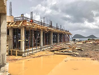 Ход строительства курорта Anichi Resort & Spa от 19 июля 2018: здание на строительной площадке