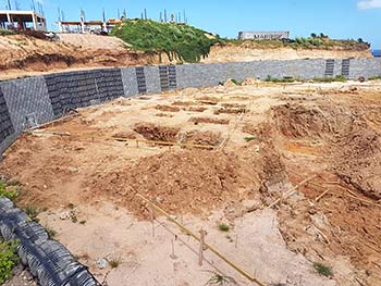 Ход строительства курорта Anichi Resort & Spa от 17 августа 2018: подпорная стена