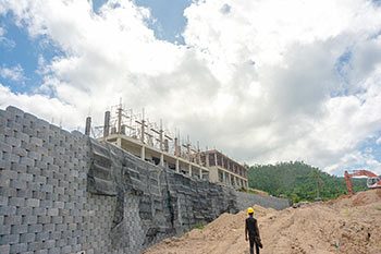 Ход строительства курорта Anichi Resort & Spa от 17 октября 2018: часть подпорной стены