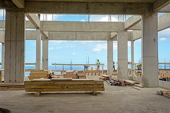 Ход строительства курорта Anichi Resort & Spa от 17 октября 2018: работа на втором этаже одного из зданий