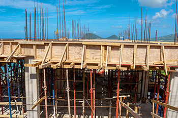 Ход строительства курорта Anichi Resort & Spa от 18 ноября 2018: Начинаются работы со стальных колонн до чердака в здании 7