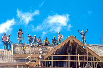 Ход строительства курорта Anichi Resort & Spa от 17 декабря 2018: Строители на крыше