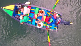 Доминика: Туристы в лодке