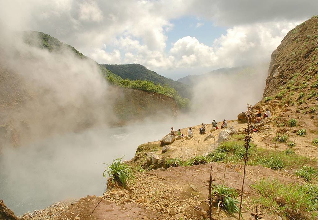 25 самых красивых мест в мире по версии CNN Travel: Кипящее озеро на Доминике