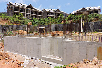 Ход строительства карибского курорта Anichi Resort & Spa от 21 июня 2019: подпорная стена для здания