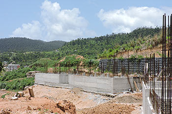 Ход строительства карибского курорта Anichi Resort & Spa от 21 июня 2019: подпорная стена для здания 1