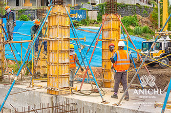 Ход строительства Anichi Resort & Spa за октябрь 2021: рабочие на стройке