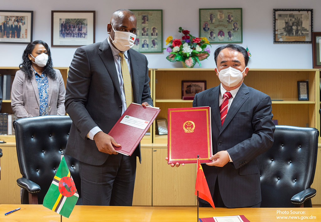 Церемония подписания соглашения о введении безвизового режима между Доминикой и Китайской Народной Республикой