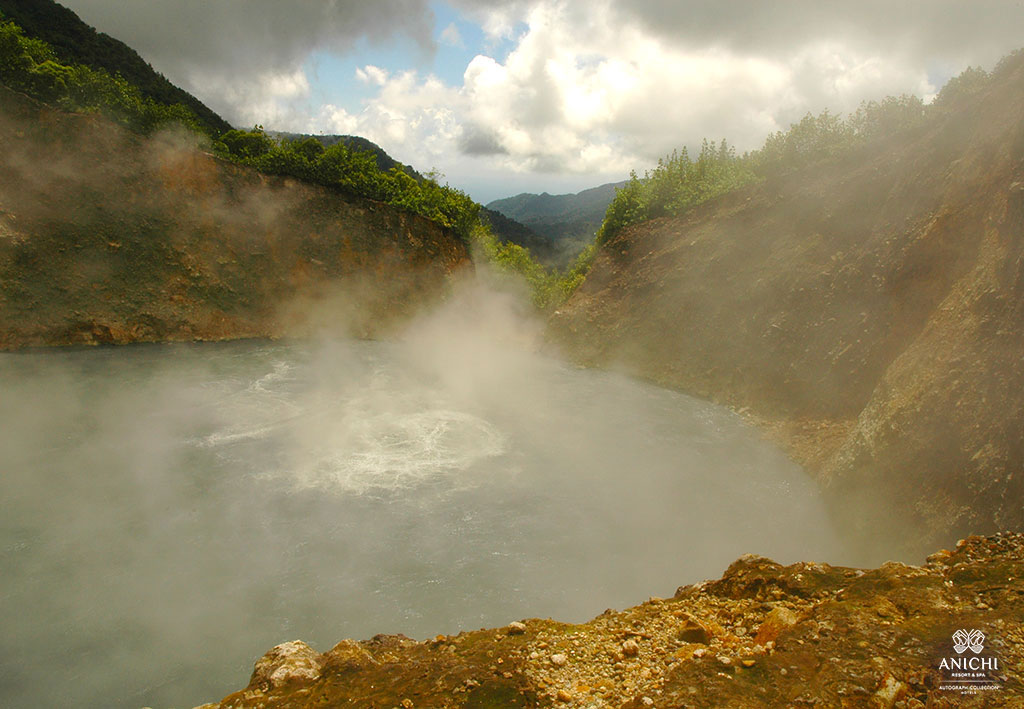 Dominica Hot Springs: Boiling Lake